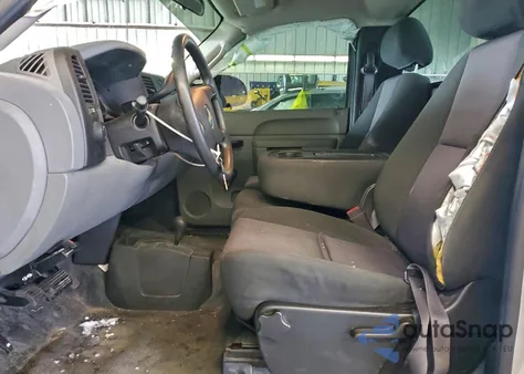 2011 Chevrolet Silverado K1500 z USA, uszkodzony, nr VIN 1GCNKPEX2BZ342899